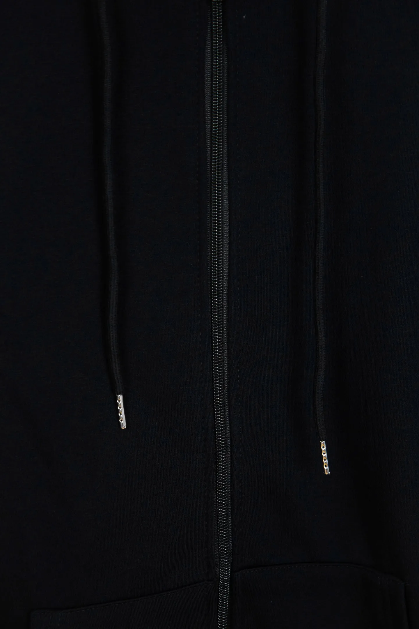 P230 Ralph Lauren/Ralph Lauren pony embroidered zipper cardigan hooded sweatshirt. This sweatshirt is available for everyone in autumn and winter. You can wear it casually no matter how you wear it! ! This hooded sweatshirt is decorated with the simple style that represents Ralph Lauren and is paired with a pony embroidery pattern, which is three-dimensional and full! The solid color fabric paired with exquisite embroidery instantly sets it off! Hooded sports design, loose and casual fit! The overall texture is very strong! Through the pictures, we can feel the thickness and texture of custom-woven and dyed threads. The workmanship is exquisite. They are shipped from major foreign trade factories. They are all made by masters with many years of experience. Everything is of high standards and requirements! Simple and versatile model ~ Made of imported pique cotton fabric, which is super delicate and soft, close to the body without being tied. All fabrics and accessories are original custom-made and of high quality! Perfectly reflects the brand’s sense of superiority! Standard cut, comfortable stretch, unrestricted movement! Highly practical, high-end and classy! Versatile style ~ can be paired with jeans or jogging pants. Ideal for transitioning from your morning commute to weekend events! Size: S-XL Color: Gray Navy Black